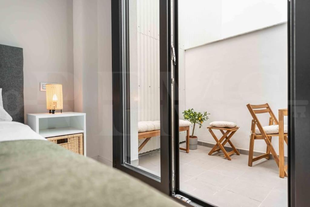 Fresh & Stylish Apartment With Parking By Rems Малага Экстерьер фото